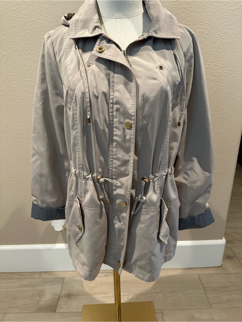 Charter Club Water Resistant
Hooded Jacket Small